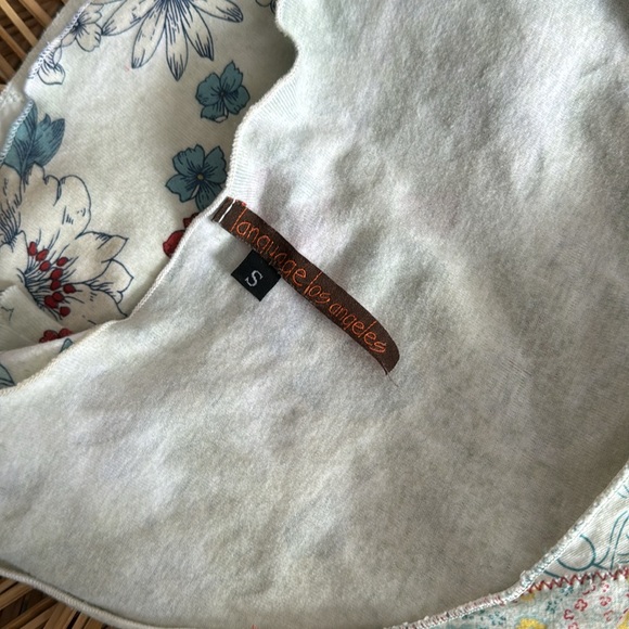 Adorable tank top with floral back - Picture 3 of 4